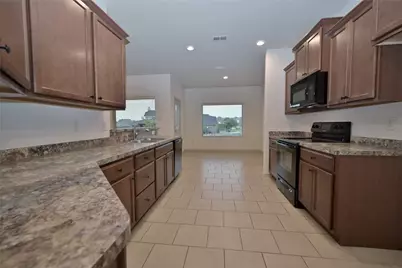 7041 Seton Hall Drive, Fort Worth, TX 76120 - Photo 5