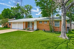 3023 Topaz Ln, Farmers Branch, TX 75234 - Photo 1