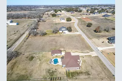 209 Maverick Court, Granbury, TX 76049 - Photo 9