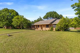 130 Blue Sky Dr, DeSoto, TX 75115 - Photo 3