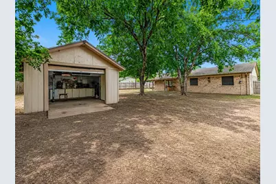 2015 Roberts Drive, Granbury, TX 76048 - Photo 17