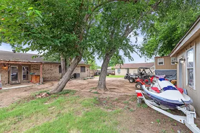 2015 Roberts Drive, Granbury, TX 76048 - Photo 21