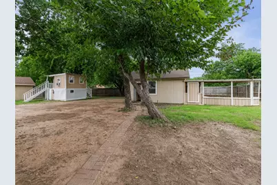 2015 Roberts Drive, Granbury, TX 76048 - Photo 15
