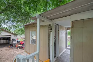 2015 Roberts Dr, Granbury, TX 76048 - Photo 17