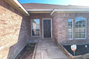 1253 Rosedale Springs Ln, Fort Worth, TX 76134 - Photo 3