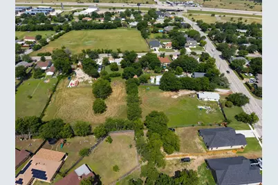 8815 Silver Creek Road, White Settlement, TX 76108 - Photo 9