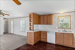 1321 Phoenix Ct, Granbury, TX 76048 - Photo 9