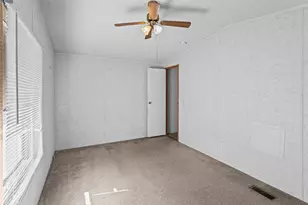 1321 Phoenix Ct, Granbury, TX 76048 - Photo 27