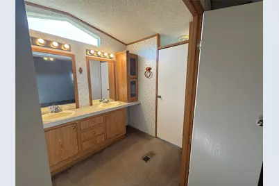 1321 Phoenix Court, Granbury, TX 76048 - Photo 7