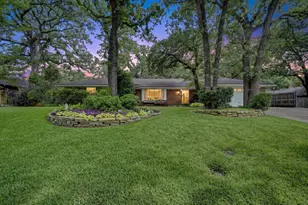 2214 Ravinia Dr, Arlington, TX 76012 - Photo 3