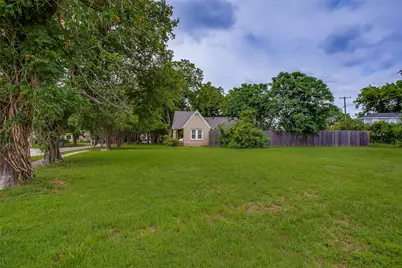 1226 Brunner Avenue, Dallas, TX 75224 - Photo 1