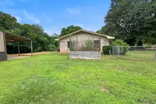 300 Pine St, Ore City, TX 75683 - Photo 3