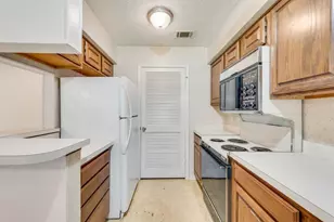 2014 Willoughby Ln, Arlington, TX 76011 - Photo 11