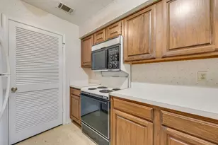 2014 Willoughby Ln, Arlington, TX 76011 - Photo 11
