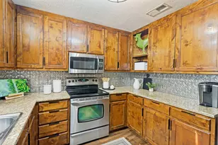 217 N Heights Dr, Crowley, TX 76036 - Photo 9