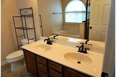 5828 Clearwater Drive, The Colony, TX 75056 - Photo 9
