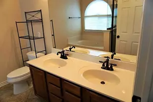 5828 Clearwater Dr, The Colony, TX 75056 - Photo 9