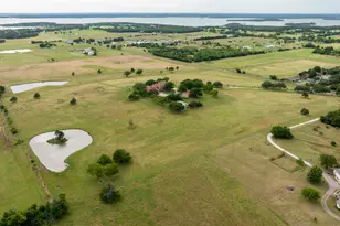 701 W Walcott St, Pilot Point, TX 76258 - Photo 3