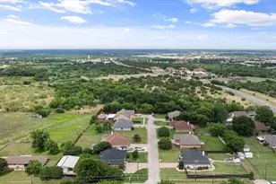 1904 Lazy Ct, Granbury, TX 76048 - Photo 33