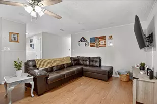 408 Grandview Dr, Granbury, TX 76049 - Photo 3