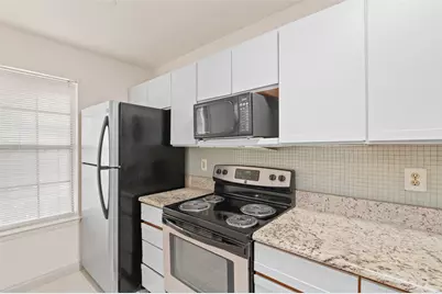 700 W Collins Street, Denton, TX 76201 - Photo 11