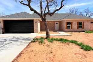 1503 S Rodgers Dr, Graham, TX 76450 - Photo 1