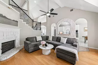 2825 Wales Court, Grand Prairie, TX 75052 - Photo 3