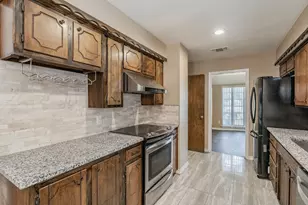 2863 Hitson Ln, Fort Worth, TX 76112 - Photo 17
