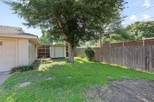 10621 Mapleridge Dr, Dallas, TX 75238 - Photo 23