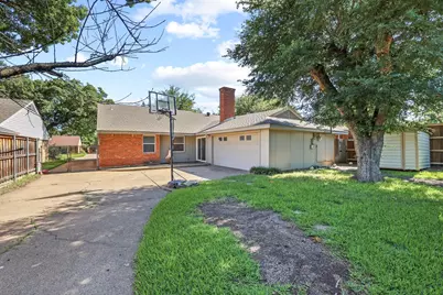 10621 Mapleridge Drive, Dallas, TX 75238 - Photo 29