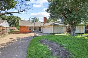 10621 Mapleridge Dr, Dallas, TX 75238 - Photo 29