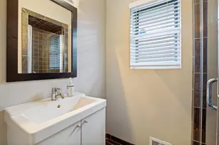 9421 Meadowknoll Dr, Dallas, TX 75243 - Photo 19