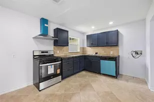 821 Travis St, Garland, TX 75040 - Photo 11