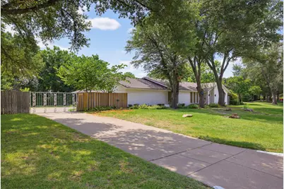 21 Crosslands Road, Benbrook, TX 76132 - Photo 3