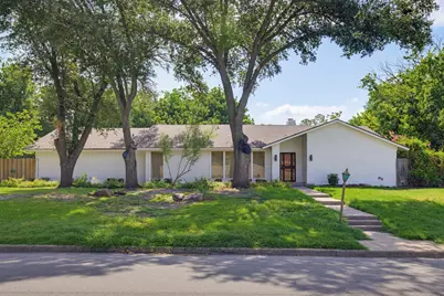 21 Crosslands Road, Benbrook, TX 76132 - Photo 1
