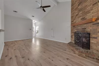 613 Canterbury Street, Euless, TX 76039 - Photo 5