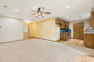 105 Pecan St, Whitesboro, TX 76273 - Photo 9