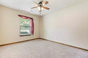 105 Pecan St, Whitesboro, TX 76273 - Photo 17