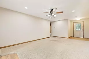 105 Pecan St, Whitesboro, TX 76273 - Photo 5