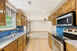 105 Pecan St, Whitesboro, TX 76273 - Photo 11