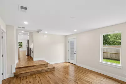 627 S Willomet Avenue, Dallas, TX 75208 - Photo 17