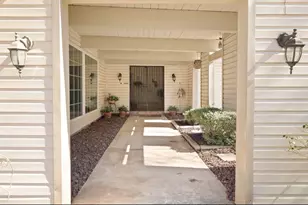 2317 Smokerise Dr, Arlington, TX 76016 - Photo 3