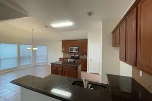 1601 White Willow Ln, Arlington, TX 76002 - Photo 5