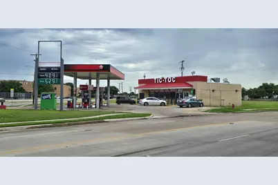 3202 Corn Valley Road, Grand Prairie, TX 75052 - Photo 3