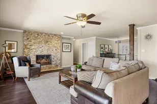 417 Peninsula Ct, Granbury, TX 76048 - Photo 9