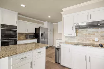 417 Peninsula Court, Granbury, TX 76048 - Photo 15
