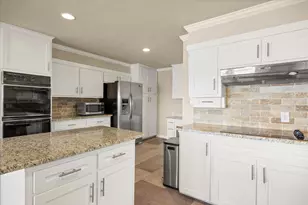 417 Peninsula Ct, Granbury, TX 76048 - Photo 15