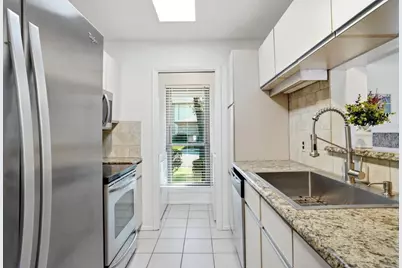 30 Park Lane, Bedford, TX 76021 - Photo 11