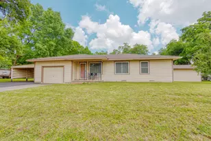 308 W White St, Pilot Point, TX 76258 - Photo 1