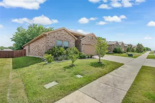 641 Redding Dr, Saginaw, TX 76131 - Photo 29